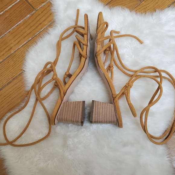 Chase + Chloe Tan Strappy Sandals with Ankle Wrap Size 7.5 - Picture 4 of 5